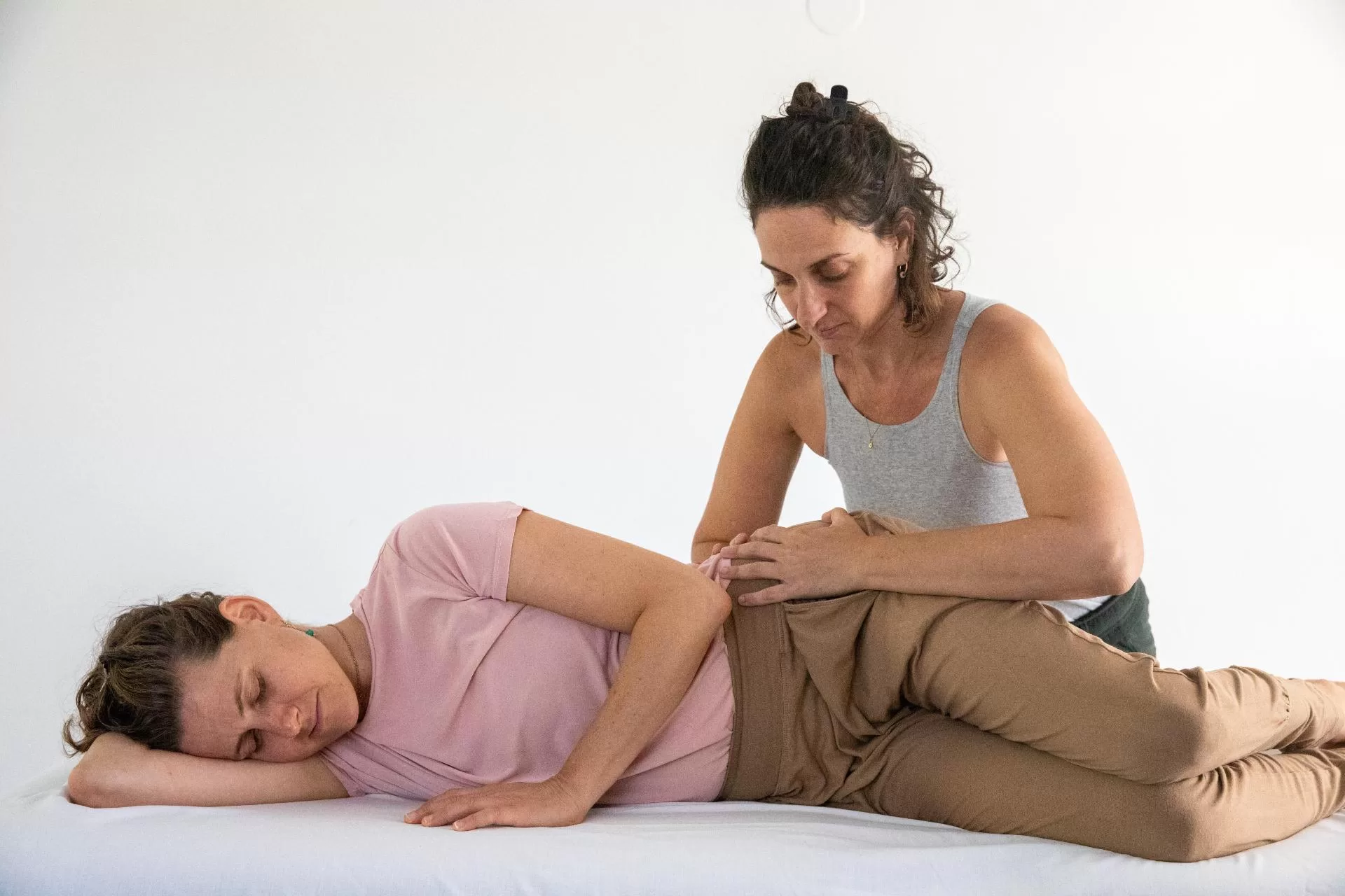 טיפול משולב — שיחה ועבודת גוף בקליניקה של מיכל מילינר