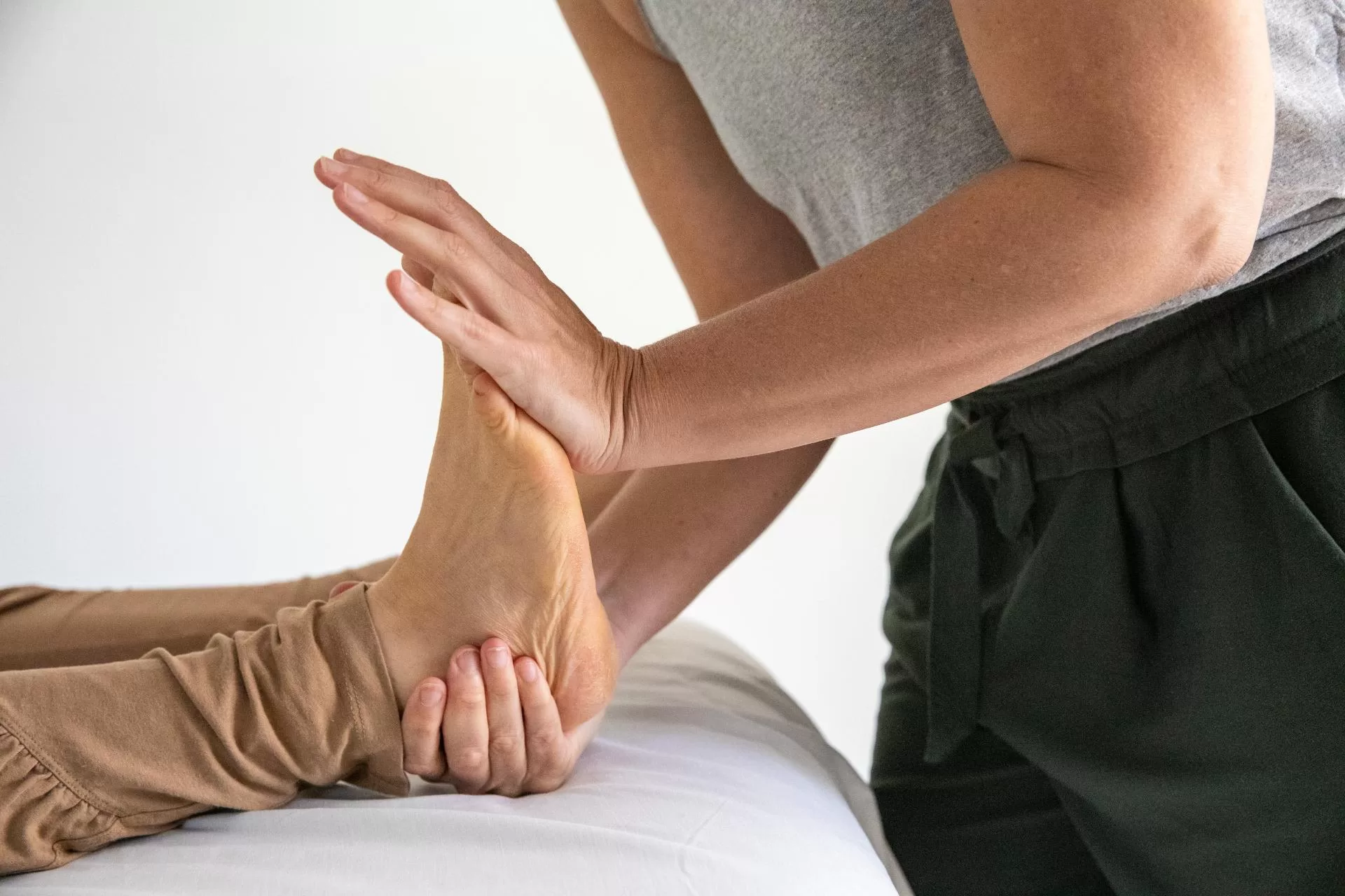 עבודת גוף — מגע קשוב ותומך לטיפול בכאב כרוני